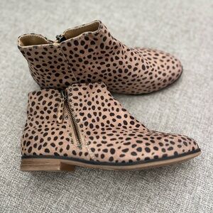 Cat and Jack Brown leopard print girls shoe, size 3y